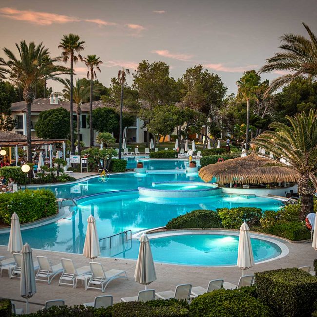 mallorcaleads-hotel-blau-piscina-exterior
