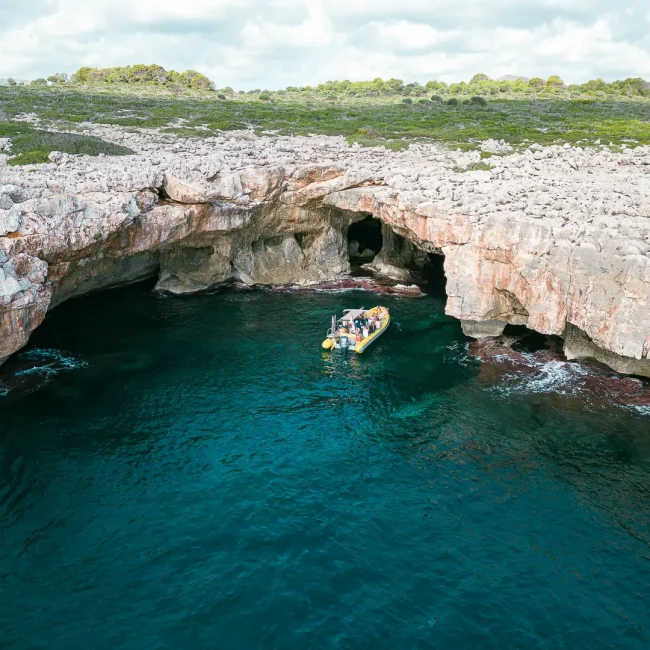 skualo-snorkeling-natural-park-boat-5