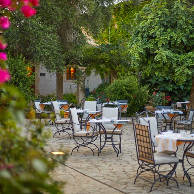 ZOEHM-BAR-CotoCocktailBar1-FEM-2