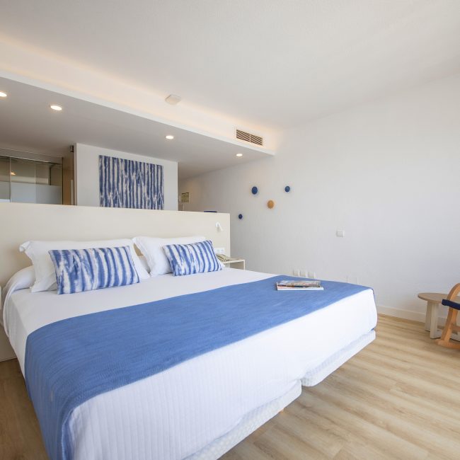 Blau-Punta-Reina-rooms-double-deluxe-sea-view 1