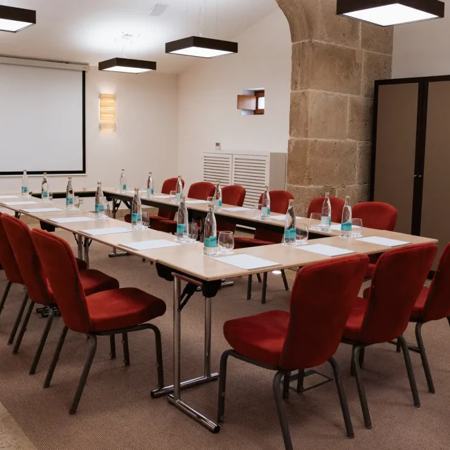 ZOEHM-GRP-ConferenceRoom12-TNS