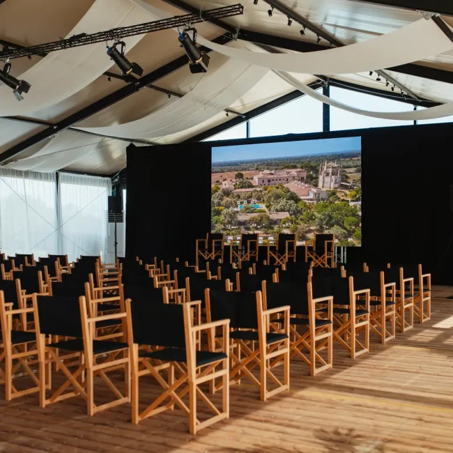 ZOEHM-GRP-Tent-setup1-CT