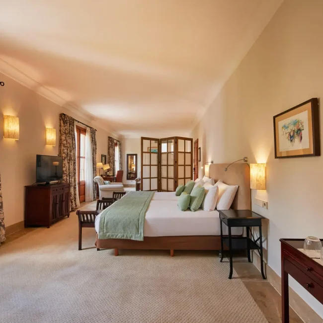 ZOEHM-JR-Tramuntana-Bedroom-RSRT